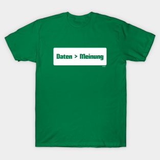 Daten sind besser als Meinung (Data > Opinion,  German, Green) T-Shirt